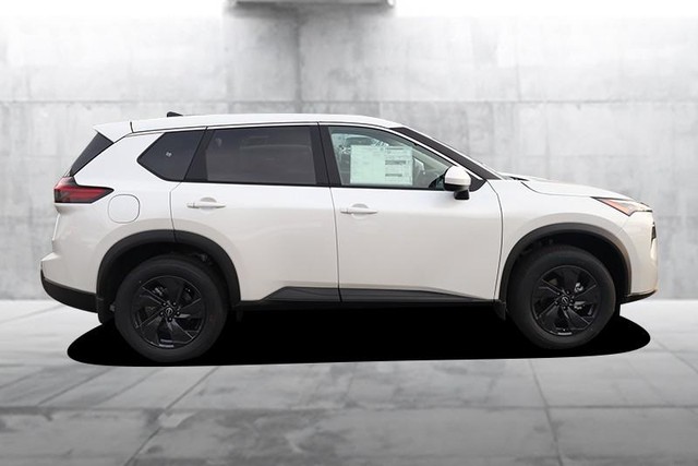 Nissan Rogue Vehicle Image 05