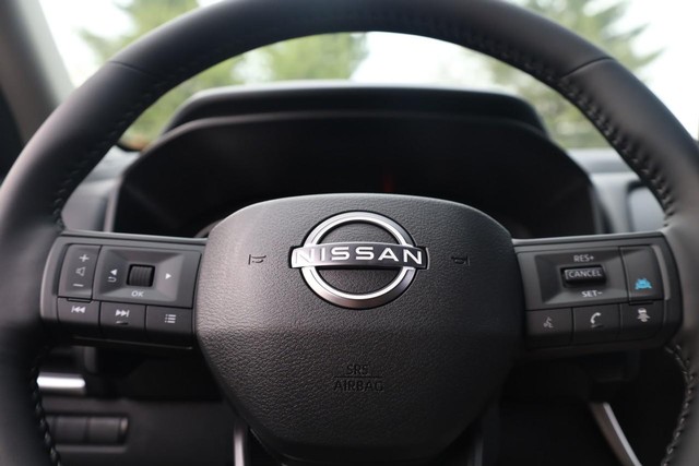Nissan Rogue Vehicle Image 09