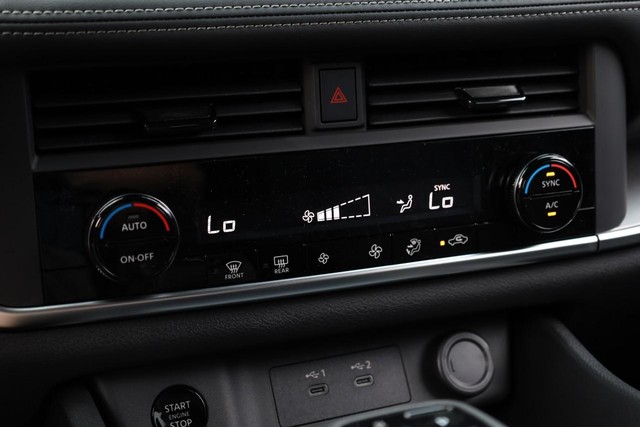 Nissan Rogue Vehicle Image 13