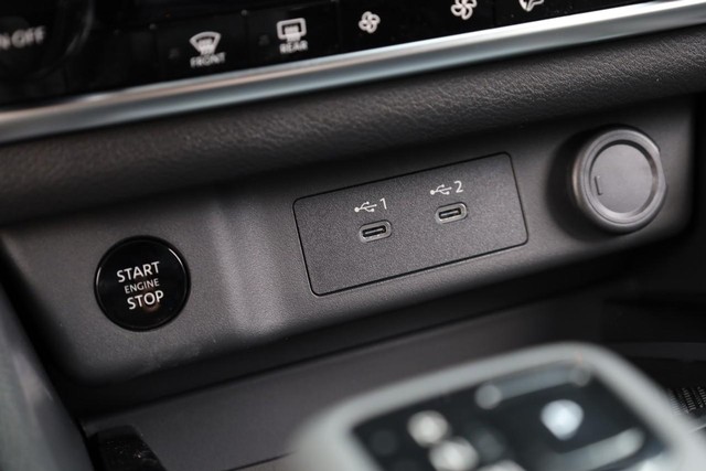 Nissan Rogue Vehicle Image 14