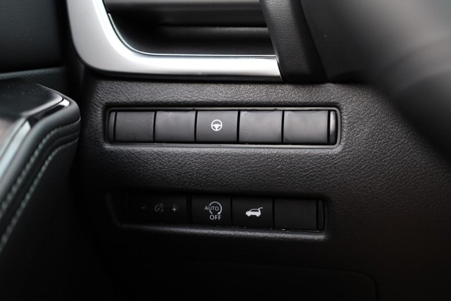 Nissan Rogue Vehicle Image 18