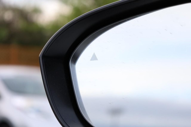 Nissan Rogue Vehicle Image 19