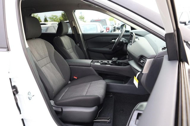 Nissan Rogue Vehicle Image 24