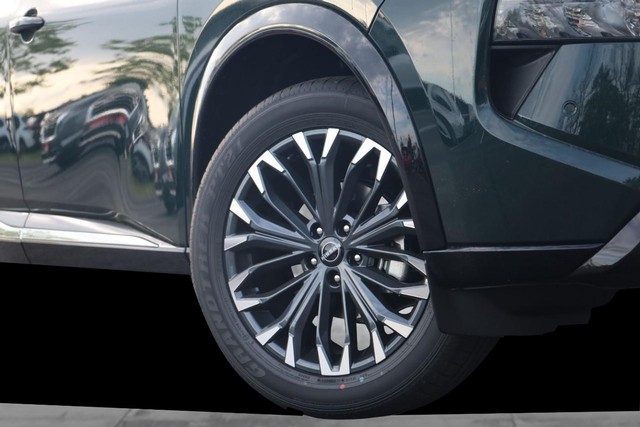 Nissan Rogue Vehicle Image 03