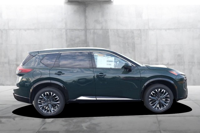 Nissan Rogue Vehicle Image 05
