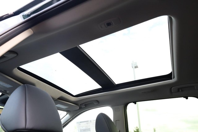 Nissan Rogue Vehicle Image 10