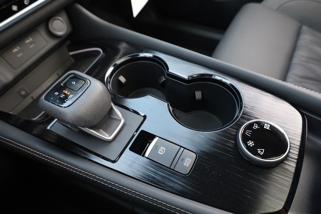 Nissan Rogue Vehicle Image 18