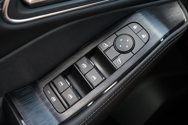 Nissan Rogue Vehicle Image 19