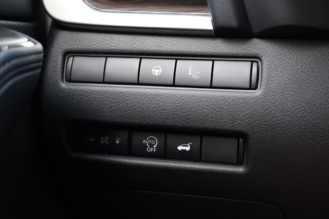 Nissan Rogue Vehicle Image 21