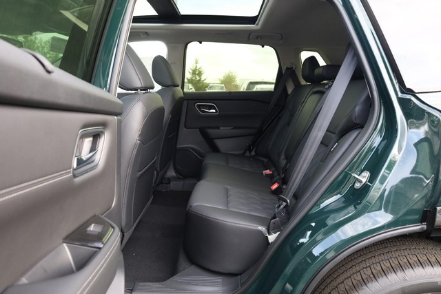 Nissan Rogue Vehicle Image 23
