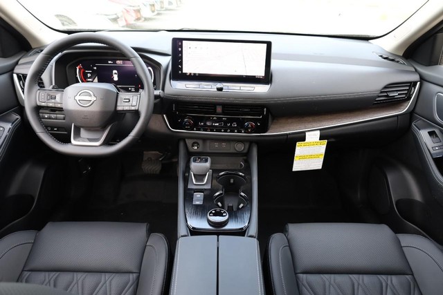 Nissan Rogue Vehicle Image 26