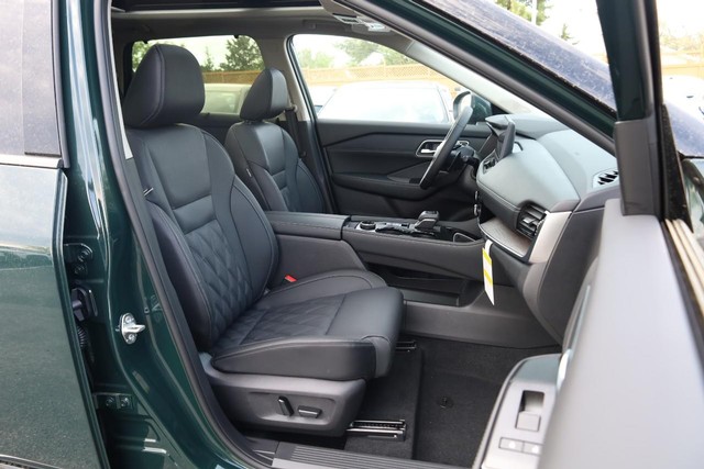 Nissan Rogue Vehicle Image 28
