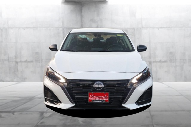 Nissan Altima Vehicle Image 04