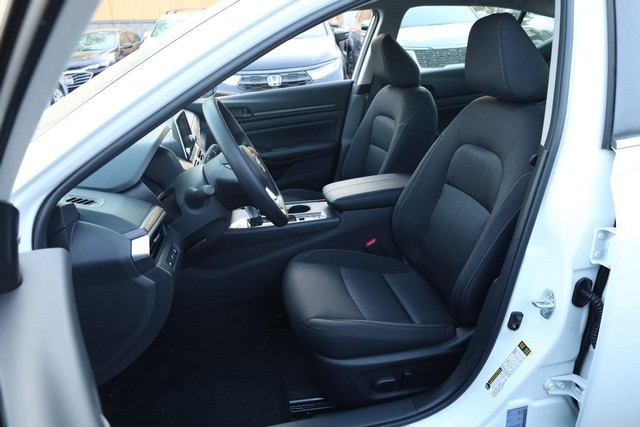 Nissan Altima Vehicle Image 08