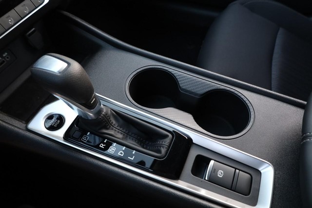 Nissan Altima Vehicle Image 15