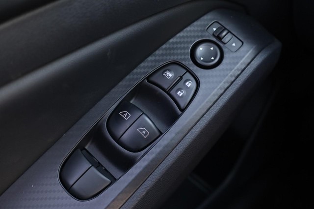 Nissan Altima Vehicle Image 17