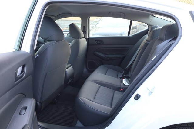 Nissan Altima Vehicle Image 19