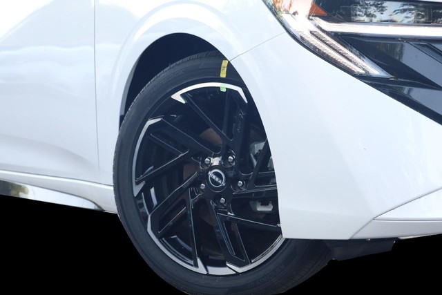 Nissan Sentra Vehicle Image 03