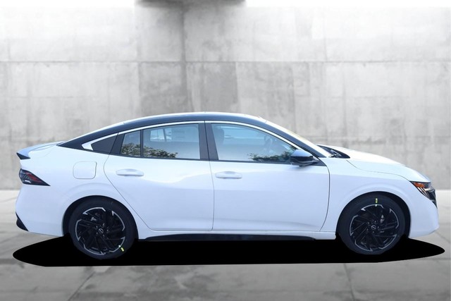 Nissan Sentra Vehicle Image 05