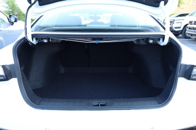 Nissan Sentra Vehicle Image 07