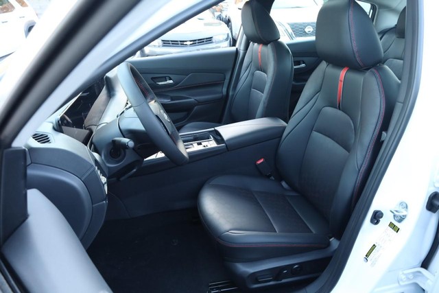 Nissan Sentra Vehicle Image 08