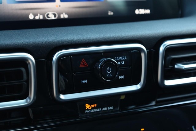 Nissan Sentra Vehicle Image 14