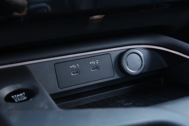 Nissan Sentra Vehicle Image 16