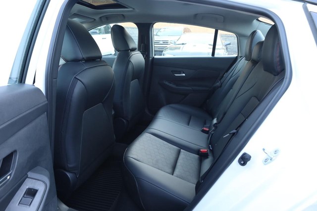 Nissan Sentra Vehicle Image 22