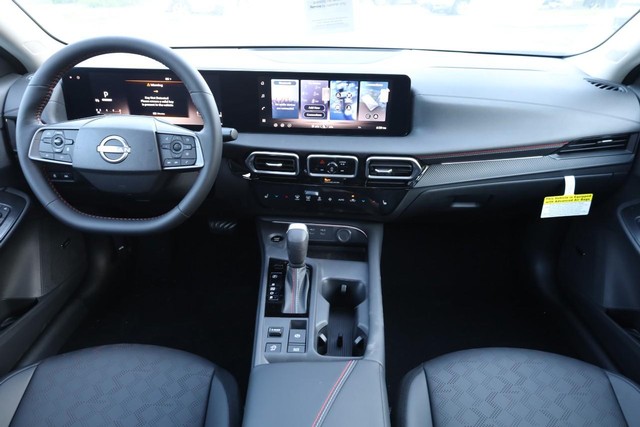 Nissan Sentra Vehicle Image 24