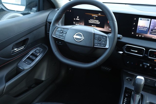 Nissan Sentra Vehicle Image 25