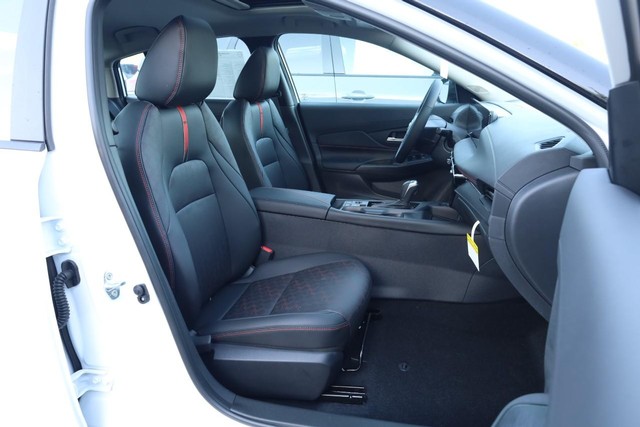 Nissan Sentra Vehicle Image 26