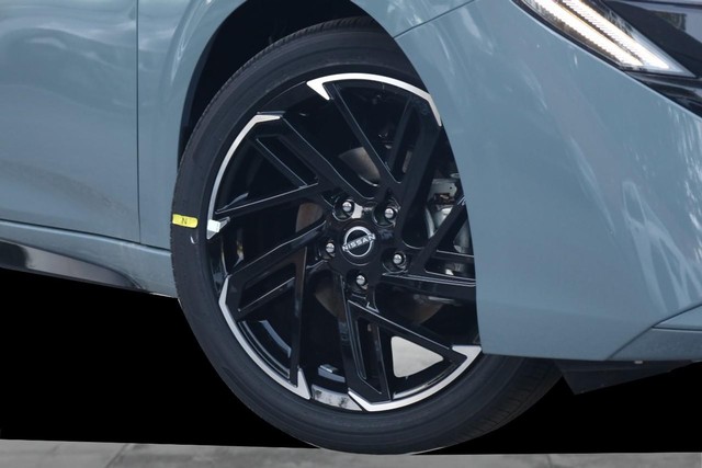 Nissan Sentra Vehicle Image 03