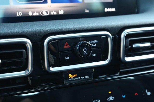 Nissan Sentra Vehicle Image 14