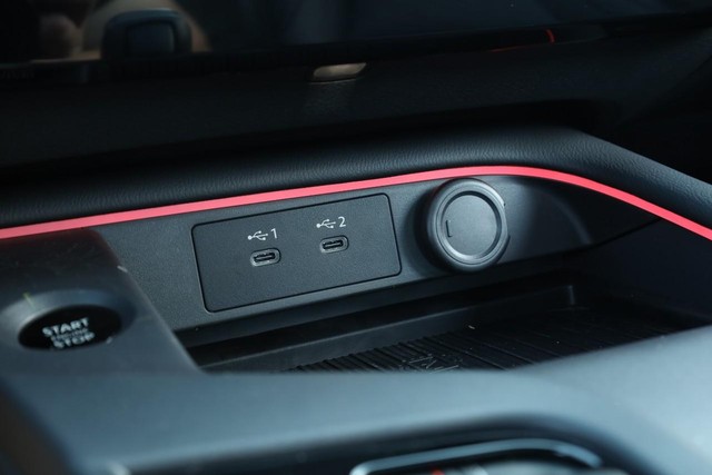 Nissan Sentra Vehicle Image 16