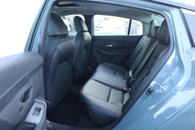 Nissan Sentra Vehicle Image 22