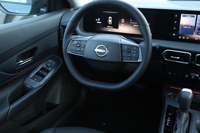 Nissan Sentra Vehicle Image 24