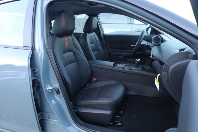 Nissan Sentra Vehicle Image 25