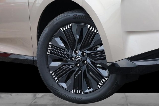 Nissan Murano Vehicle Full-screen Gallery Image 3