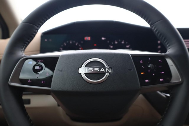 Nissan Murano Vehicle Full-screen Gallery Image 11
