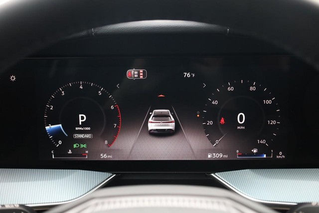 Nissan Murano Vehicle Full-screen Gallery Image 12