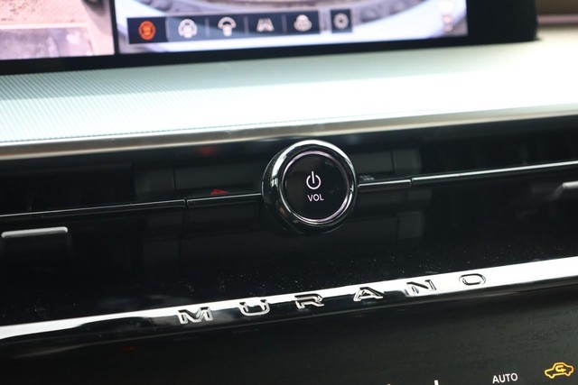 Nissan Murano Vehicle Full-screen Gallery Image 15
