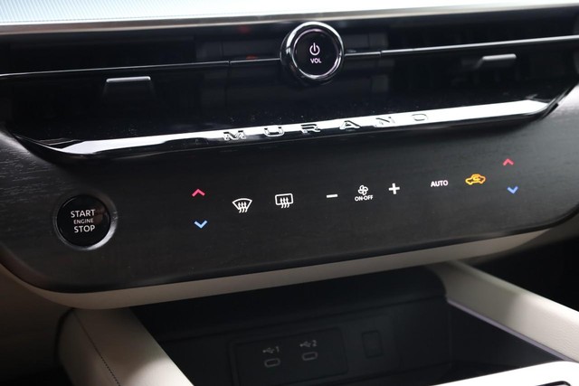 Nissan Murano Vehicle Full-screen Gallery Image 16
