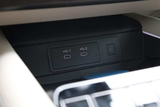 Nissan Murano Vehicle Full-screen Gallery Image 17
