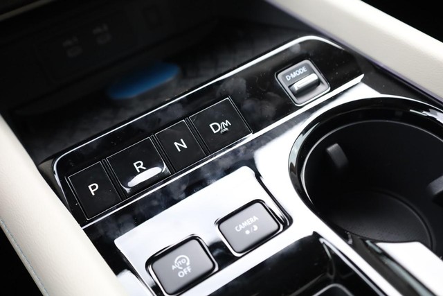 Nissan Murano Vehicle Full-screen Gallery Image 18