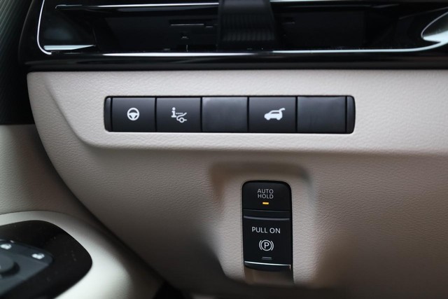 Nissan Murano Vehicle Full-screen Gallery Image 22