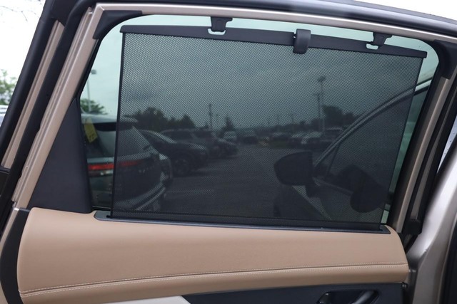 Nissan Murano Vehicle Full-screen Gallery Image 25