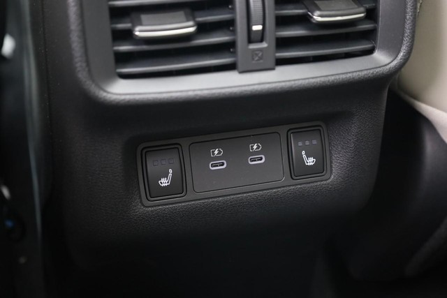 Nissan Murano Vehicle Full-screen Gallery Image 26