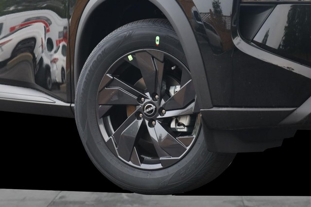 Nissan Rogue Vehicle Image 03