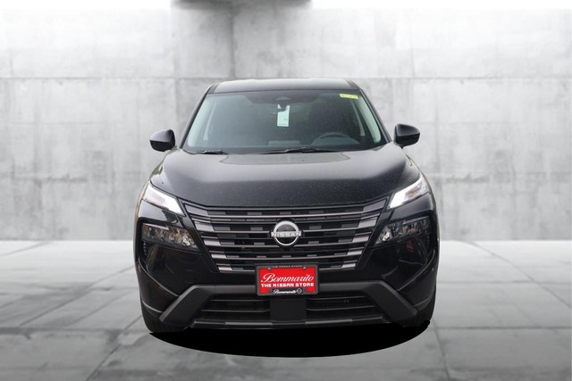 Nissan Rogue Vehicle Image 04
