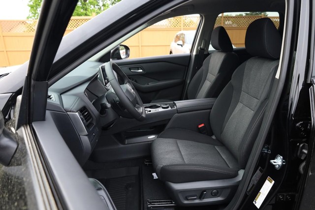 Nissan Rogue Vehicle Image 08